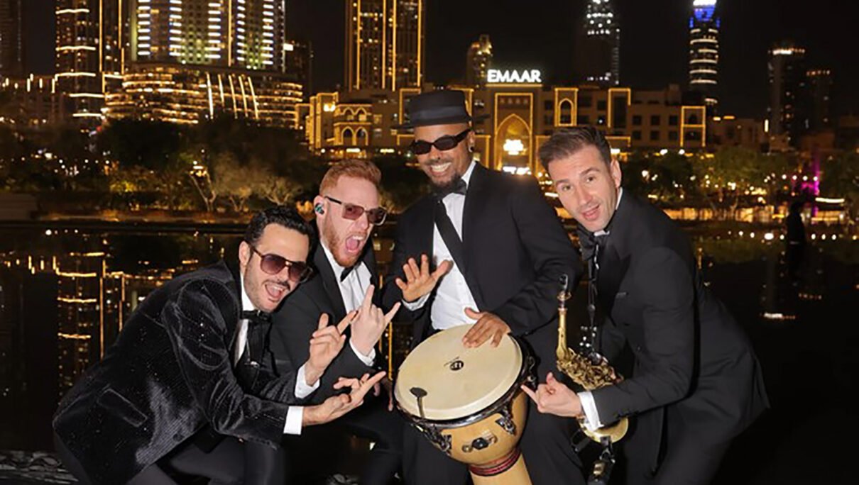 How to Book a Luxury Live Music Band for Your Dream Wedding?